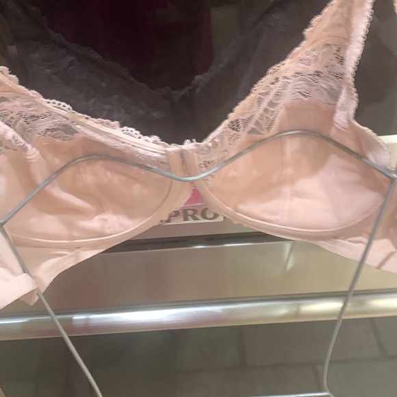 Non padded underwire 38D soft dusty pink lace bra. See photos for details. - Picture 10 of 16